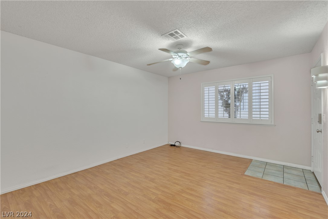 5905 Smoke Ranch Road, Unit B Las Vegas, NV 89108 - Photo 5 of 23
