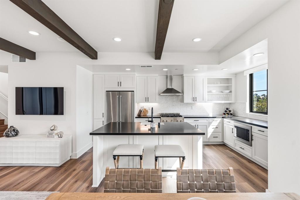 1044 Palmaria Court Encinitas, CA 92024 - Photo 3 of 71