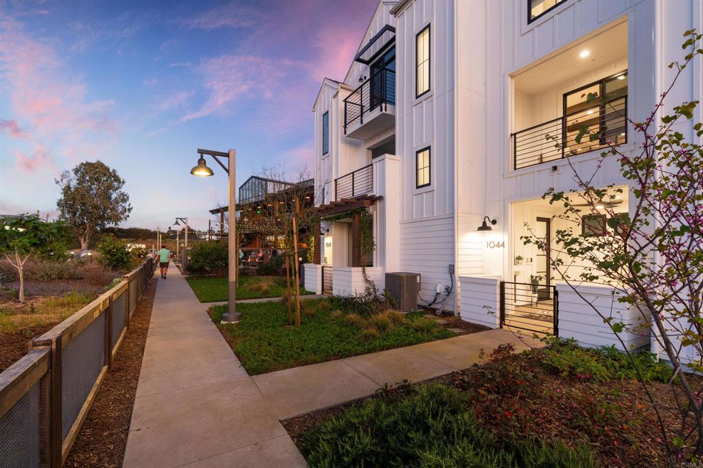 1044 Palmaria Court Encinitas, CA 92024 - Photo 10 of 71