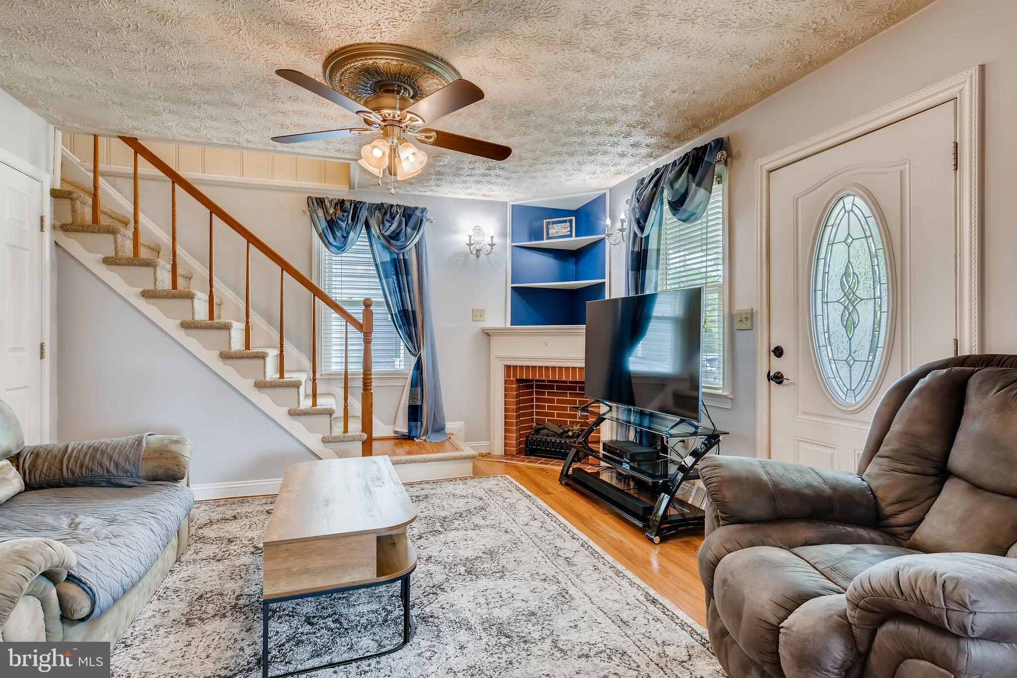 820 Martin Road Baltimore, MD 21221 - Photo 20 of 50 Living Room with abundance of natural light
