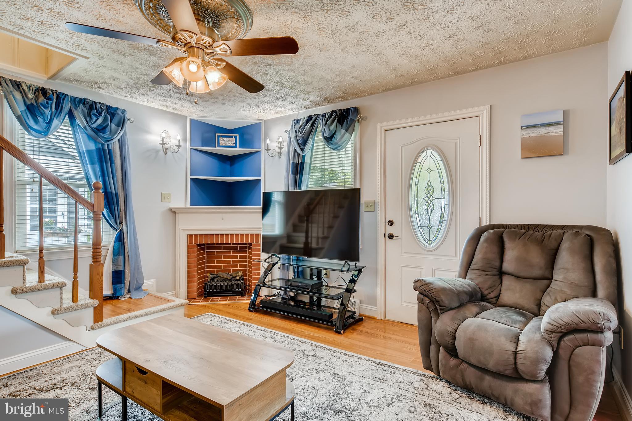 820 Martin Road Baltimore, MD 21221 - Photo 21 of 50 Living Room