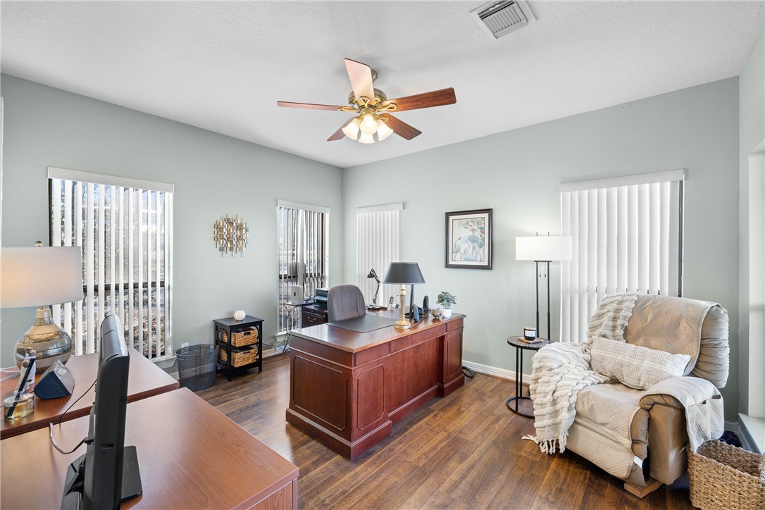 2250 Dillard Road Washington, TX 77880 - Photo 21 of 50 a living room with furniture and a window