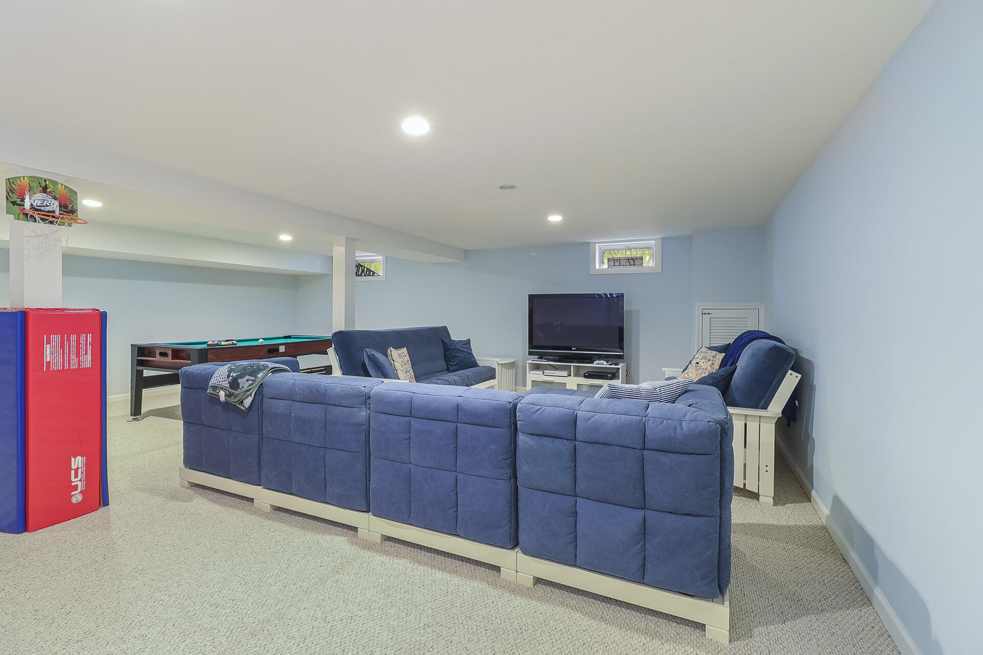 37 Red Rose Circle Darien, CT 06820 - Photo 30 of 40 a living room with furniture