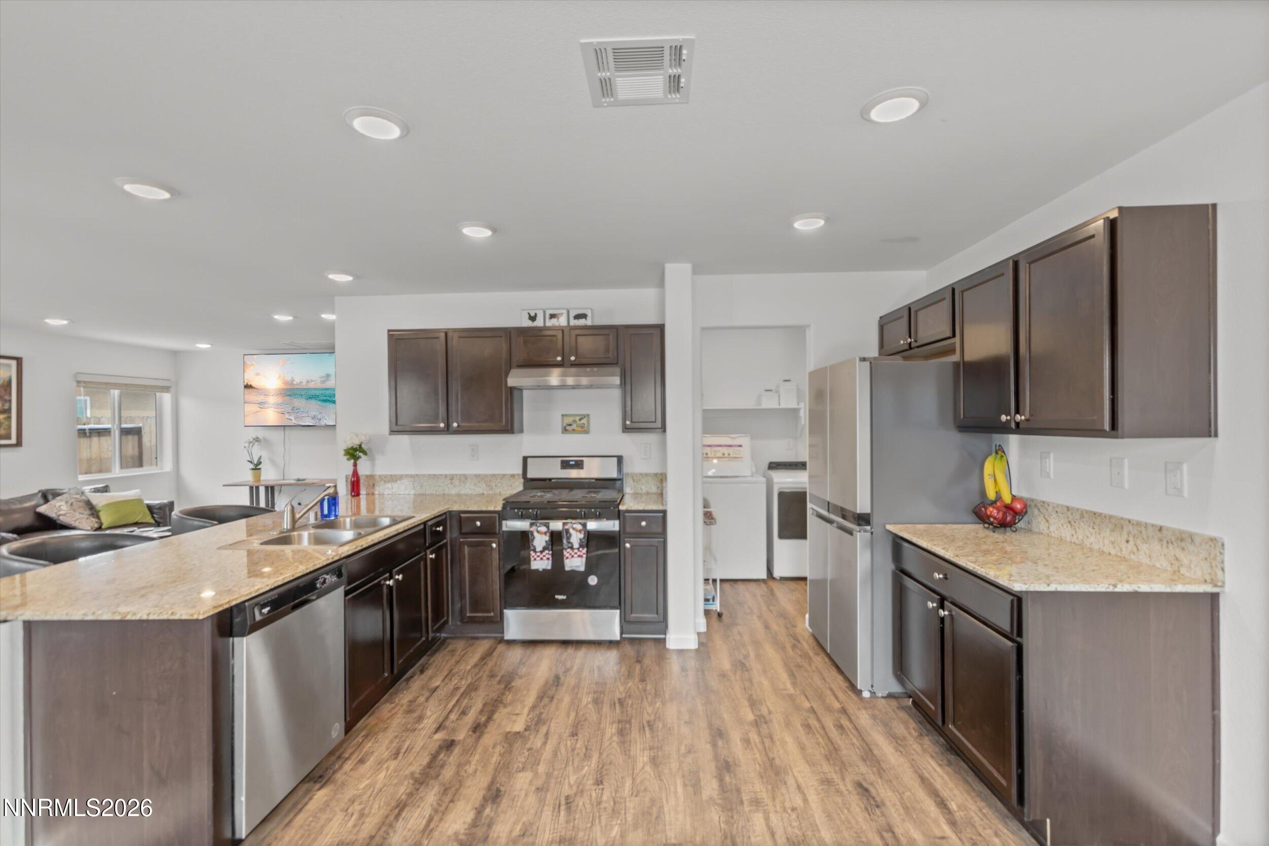 509 Paradise Valley Road Reno, NV 89506 - Photo 7 of 38 31-0Y7A1364