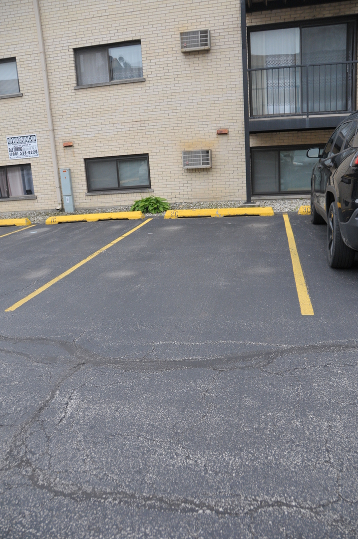 5113 North East River Road, Unit 2C Chicago, IL 60656 - Photo 5 of 6