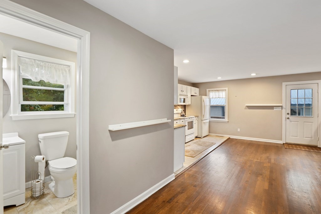 17 Elm Road Westford, MA 01886 - Photo 11 of 24 Gallery Image 11
