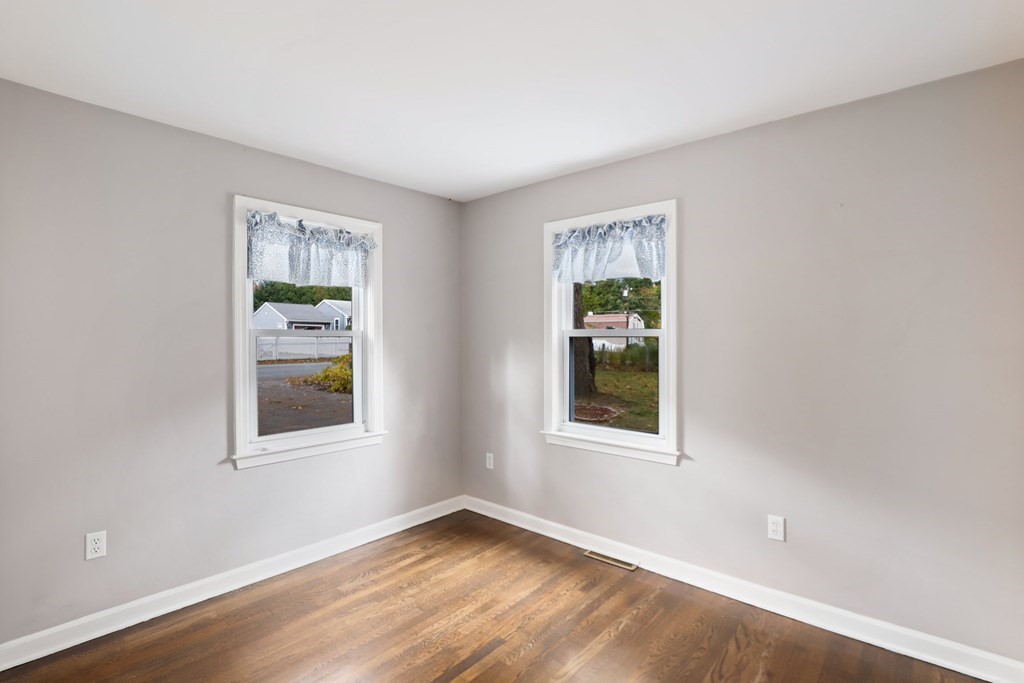 17 Elm Road Westford, MA 01886 - Photo 13 of 24 Gallery Image 13