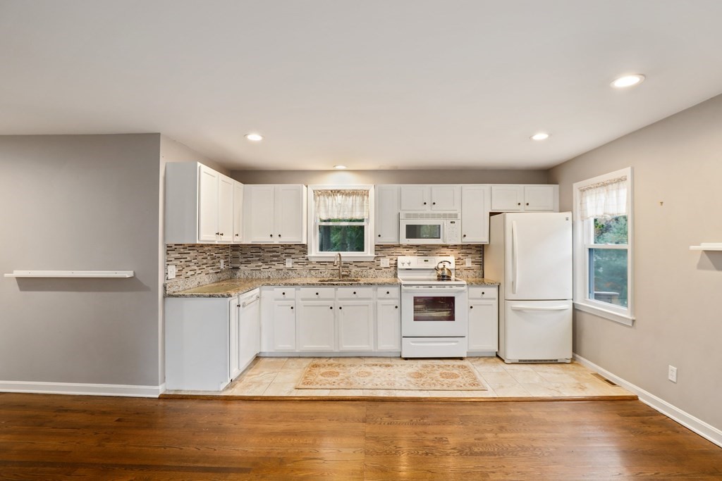17 Elm Road Westford, MA 01886 - Photo 5 of 24 Gallery Image 5