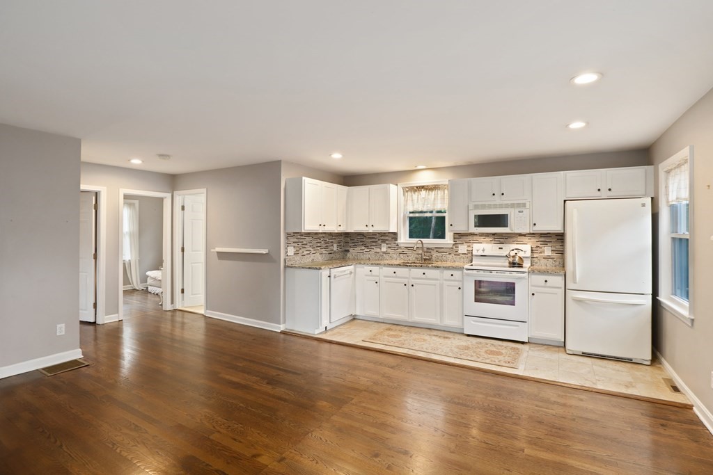 17 Elm Road Westford, MA 01886 - Photo 6 of 24 Gallery Image 6