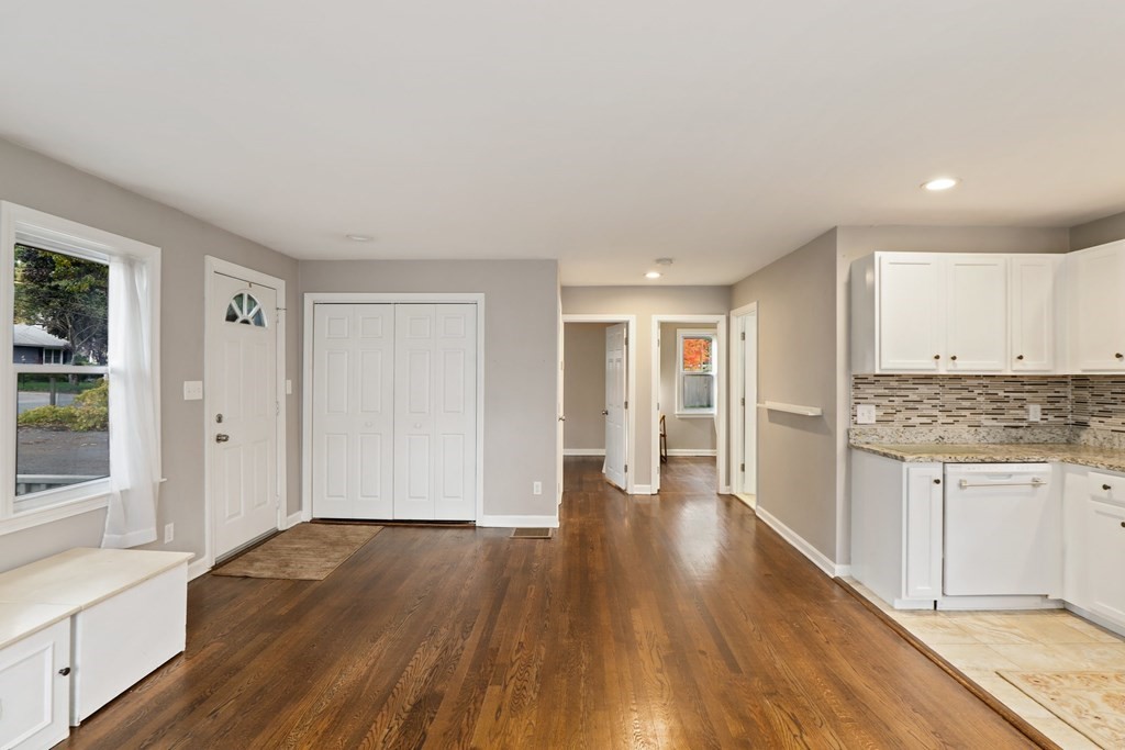 17 Elm Road Westford, MA 01886 - Photo 7 of 24 Gallery Image 7