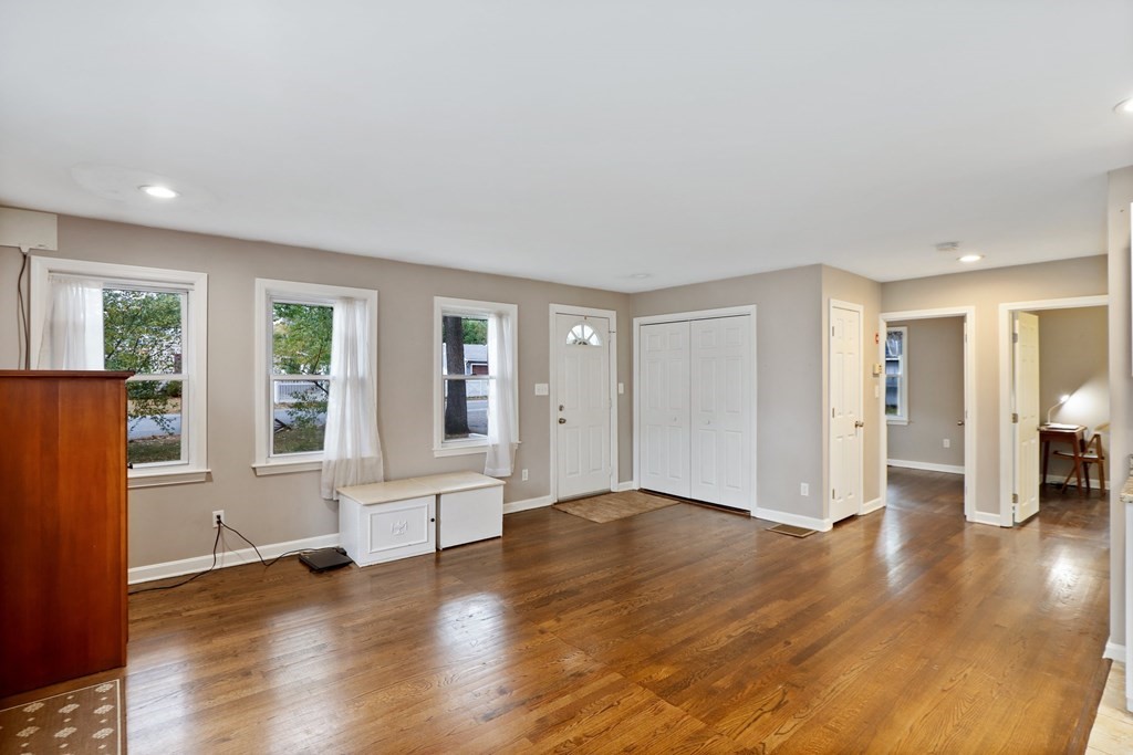 17 Elm Road Westford, MA 01886 - Photo 8 of 24 Gallery Image 8