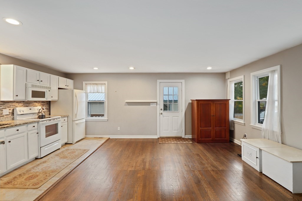 17 Elm Road Westford, MA 01886 - Photo 9 of 24 Gallery Image 9