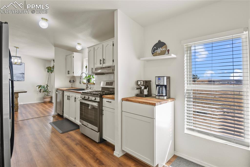 17755 Sage Crest Road Peyton, CO 80831 - Photo 12 of 37 a kitchen with stainless steel appliances granite countertop a stove a sink and a refrigerator