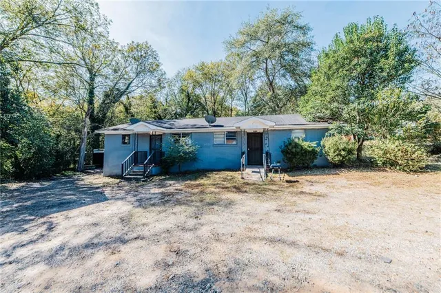 a view of a house with a yard and tree
