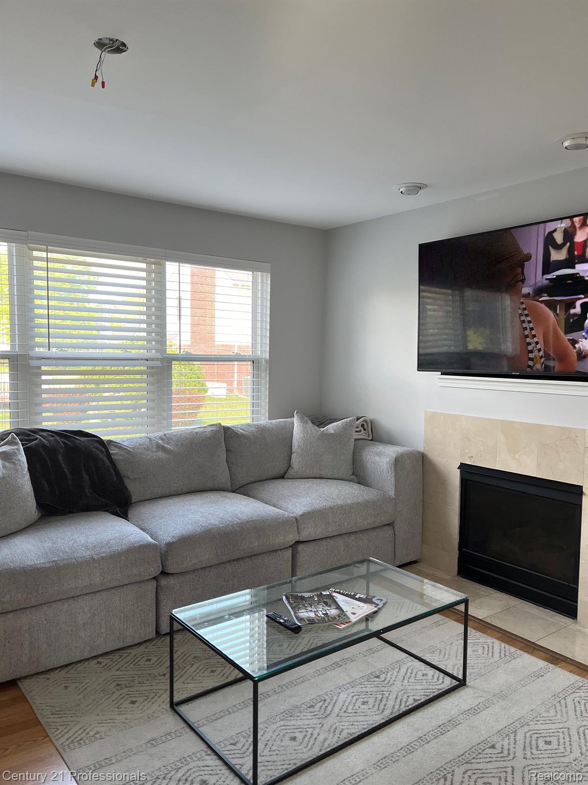 20984 Andover Road Southfield, MI 48076 - Photo 8 of 50 Comfy Family Room off eat-in kitchen