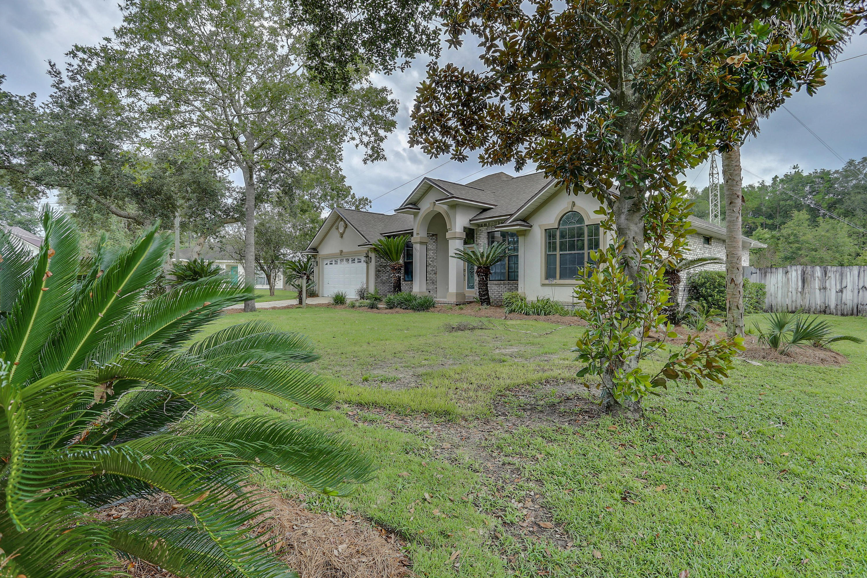 2803 Hogan Lane Crestview, FL 32539 - Photo 3 of 42 IMG_3127