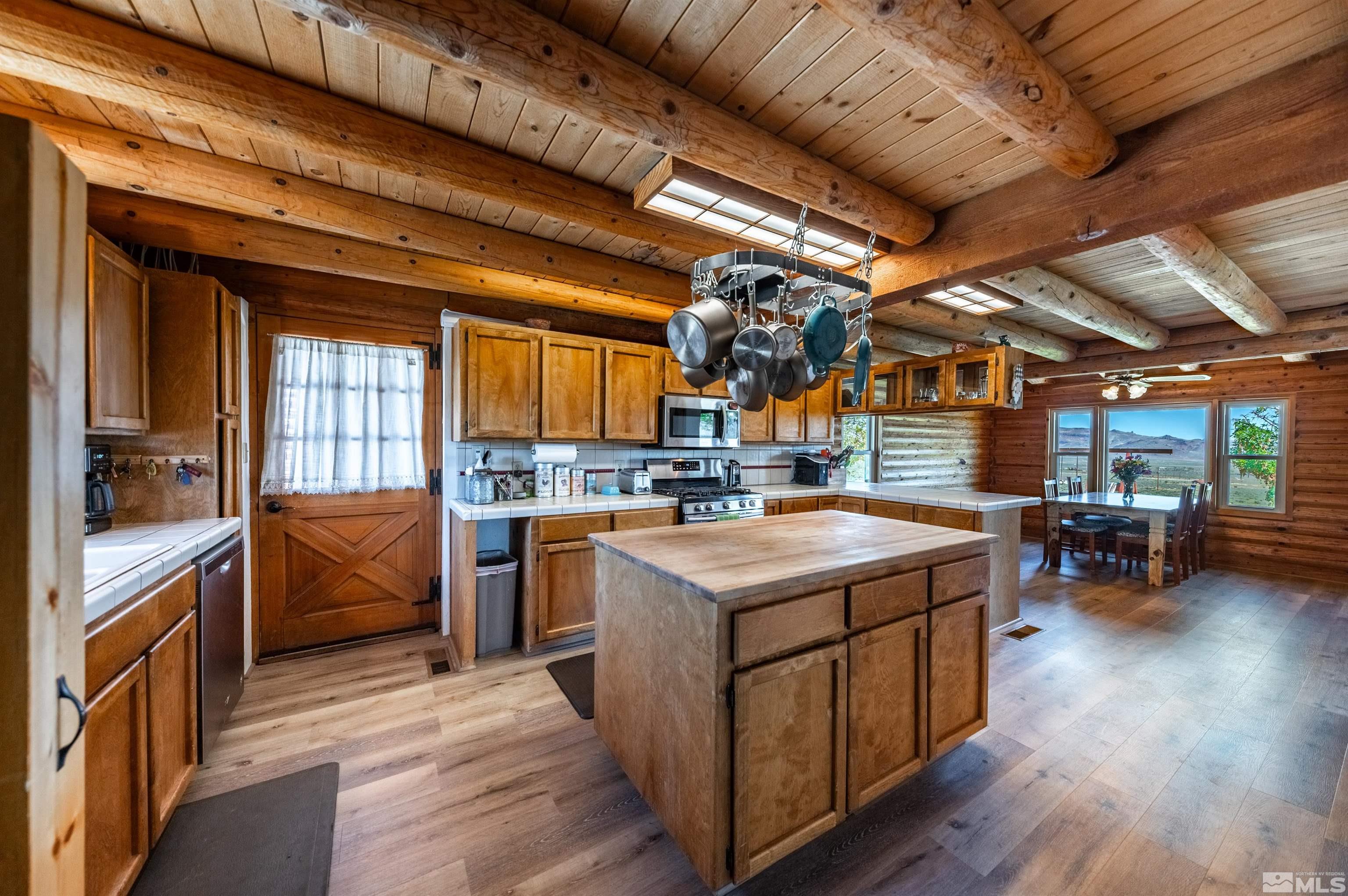 6105 Anniversary Road Reno, NV 89510 - Photo 4 of 40 a kitchen with stove and cabinets
