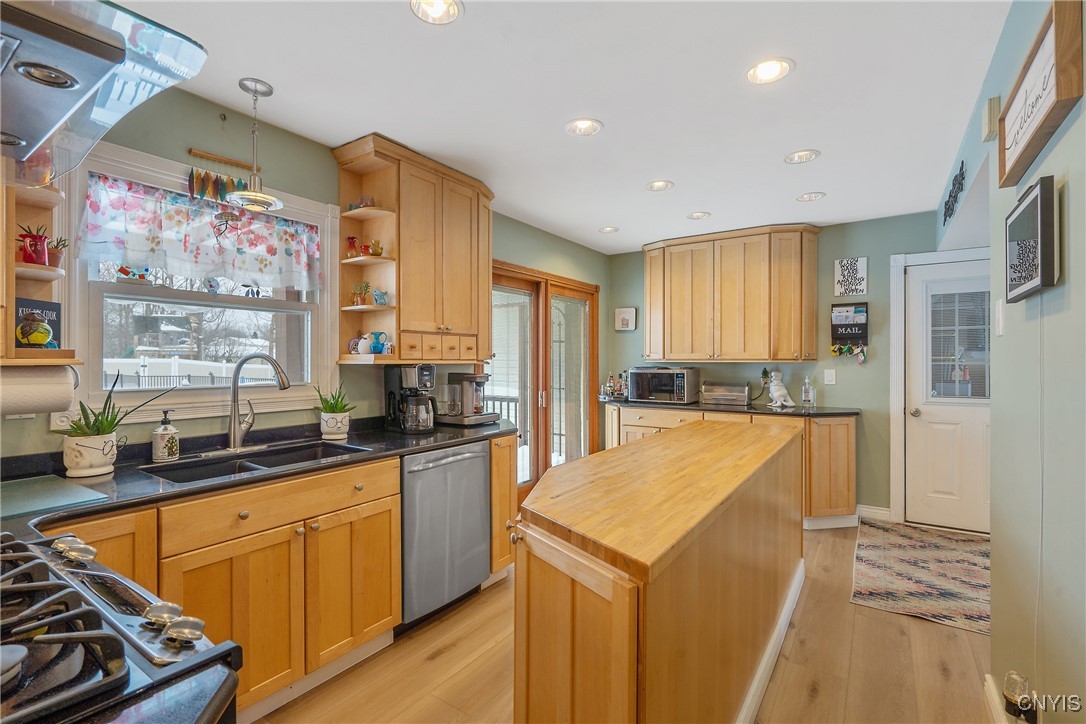 5503 Rockhampton Path Clay, NY 13041 - Photo 11 of 47