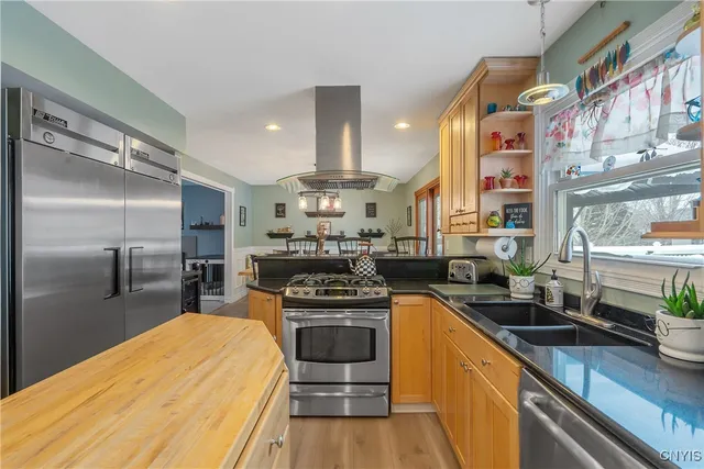 $375,000 | 5503 Rockhampton Path, Clay, NY 13041