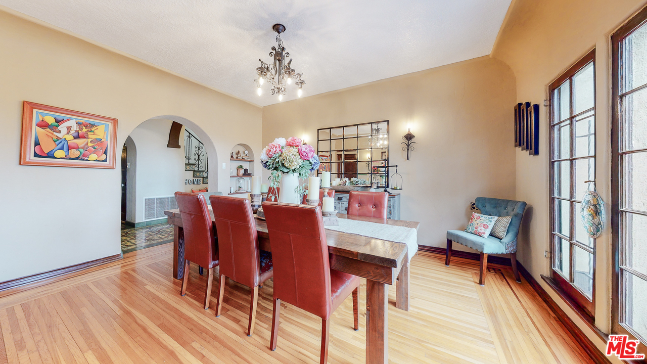 4410 Circle View Boulevard View Park, CA 90043 - Photo 12 of 50