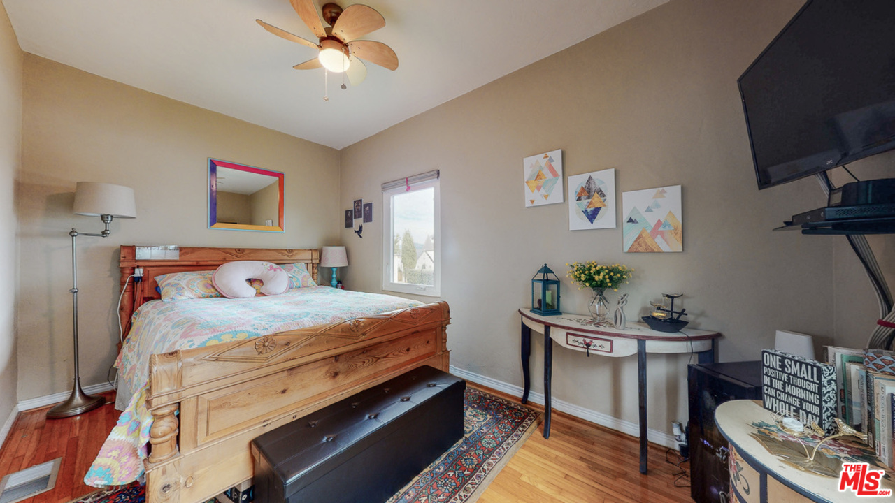 4410 Circle View Boulevard View Park, CA 90043 - Photo 20 of 50