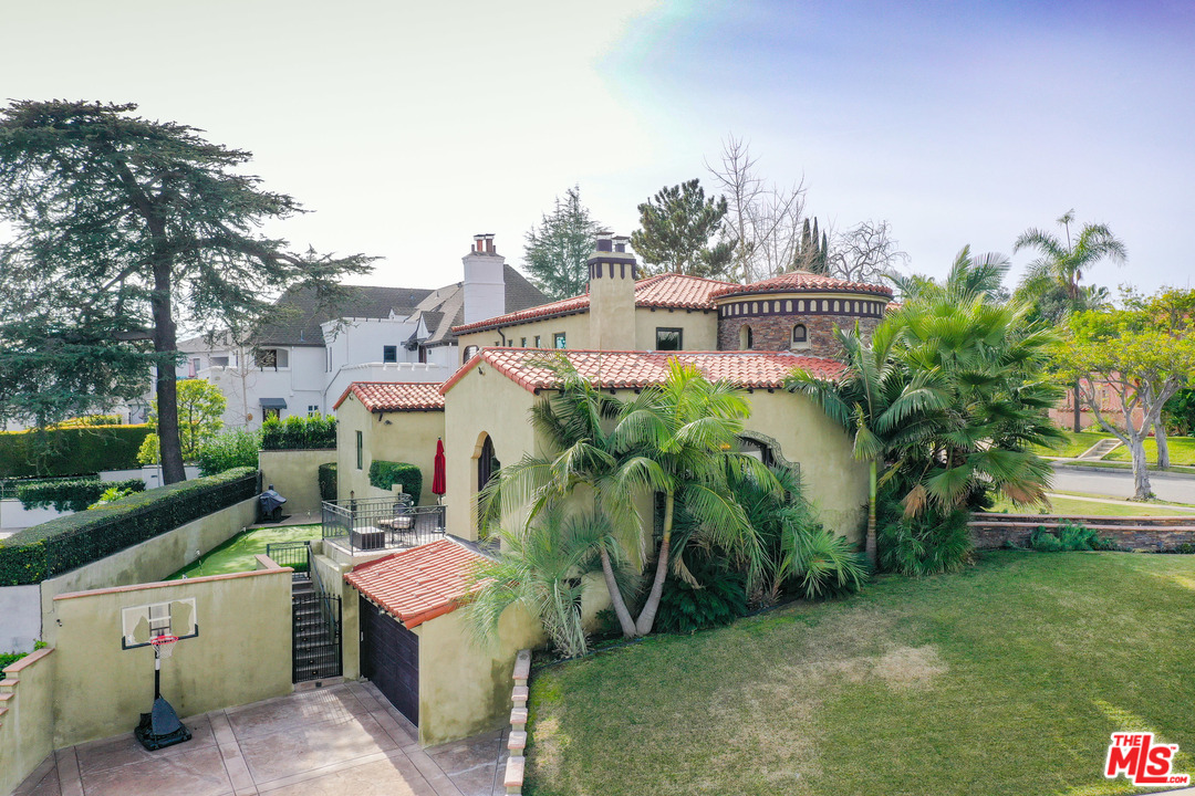 4410 Circle View Boulevard View Park, CA 90043 - Photo 3 of 50