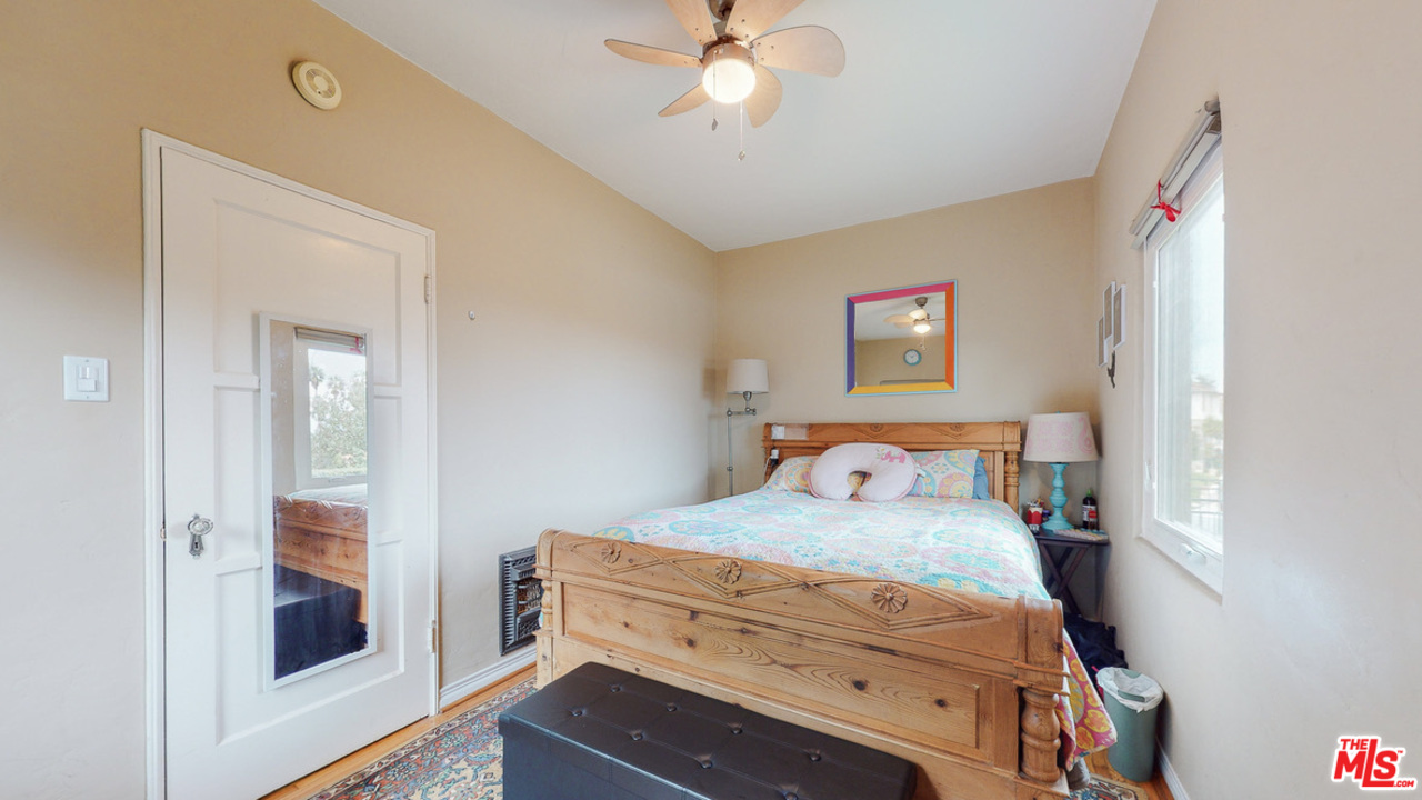 4410 Circle View Boulevard View Park, CA 90043 - Photo 21 of 50