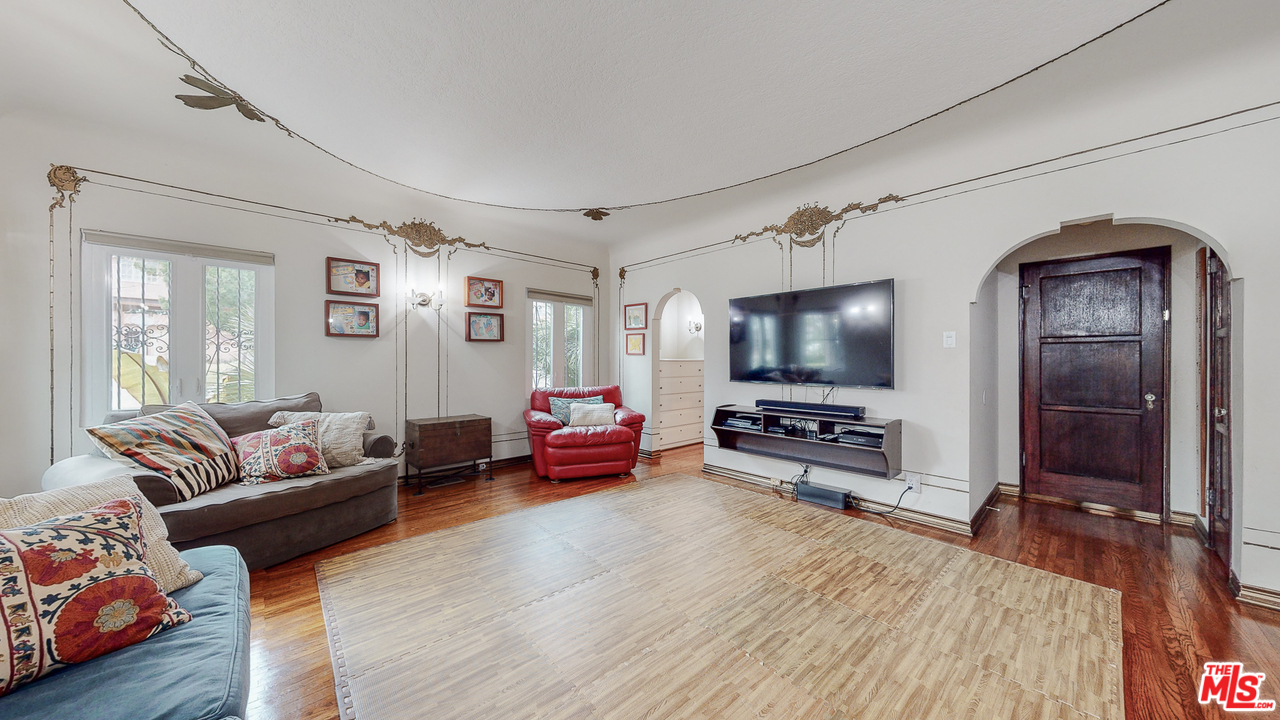 4410 Circle View Boulevard View Park, CA 90043 - Photo 24 of 50