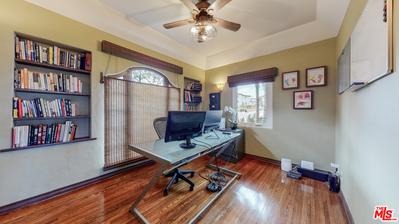 4410 Circle View Boulevard View Park, CA 90043 - Photo 28 of 50