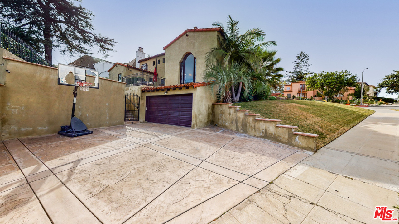 4410 Circle View Boulevard View Park, CA 90043 - Photo 4 of 50