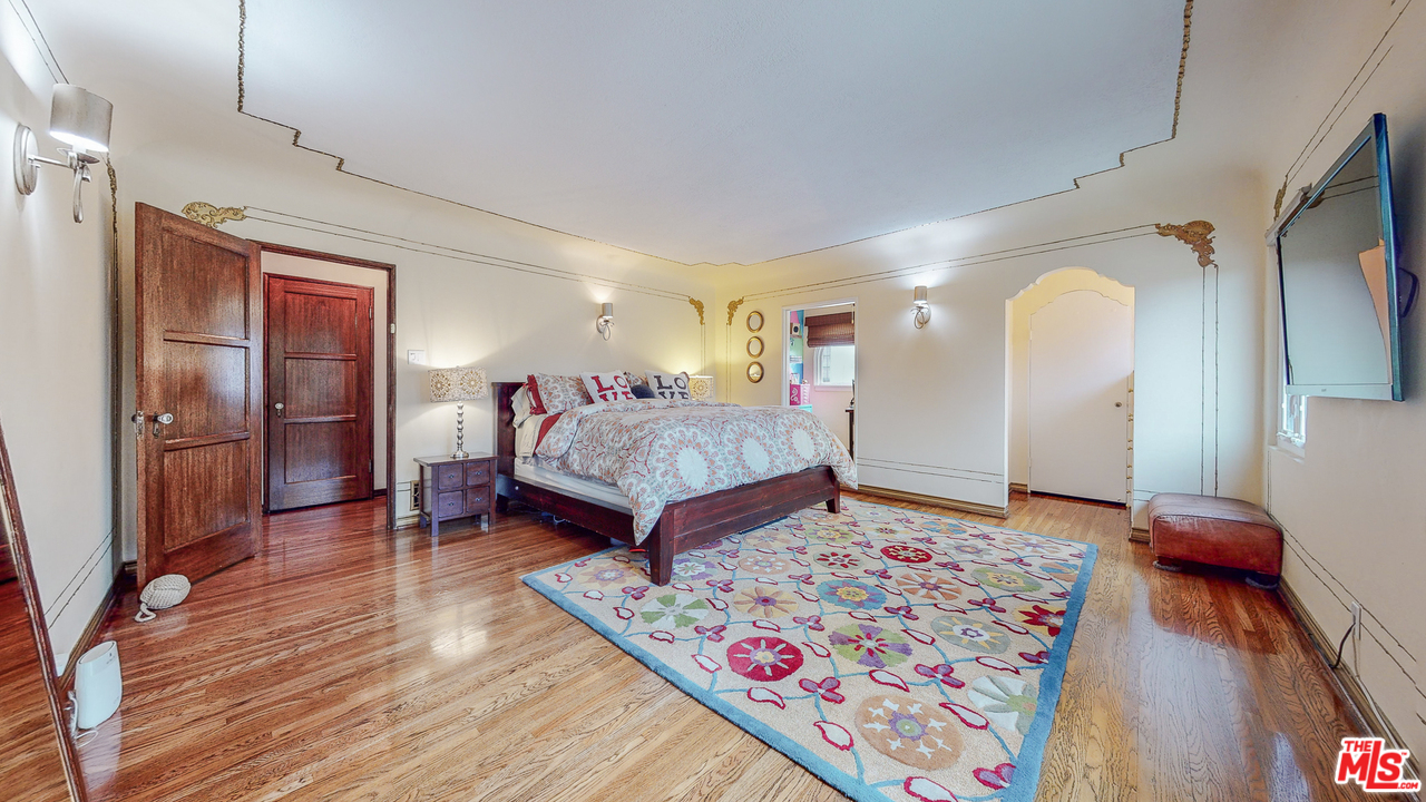 4410 Circle View Boulevard View Park, CA 90043 - Photo 31 of 50