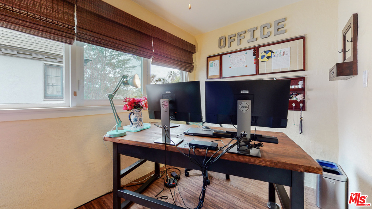 4410 Circle View Boulevard View Park, CA 90043 - Photo 32 of 50