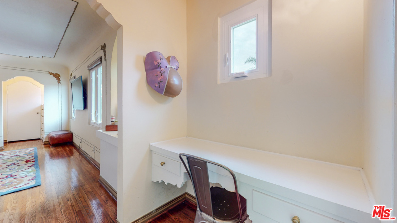 4410 Circle View Boulevard View Park, CA 90043 - Photo 36 of 50