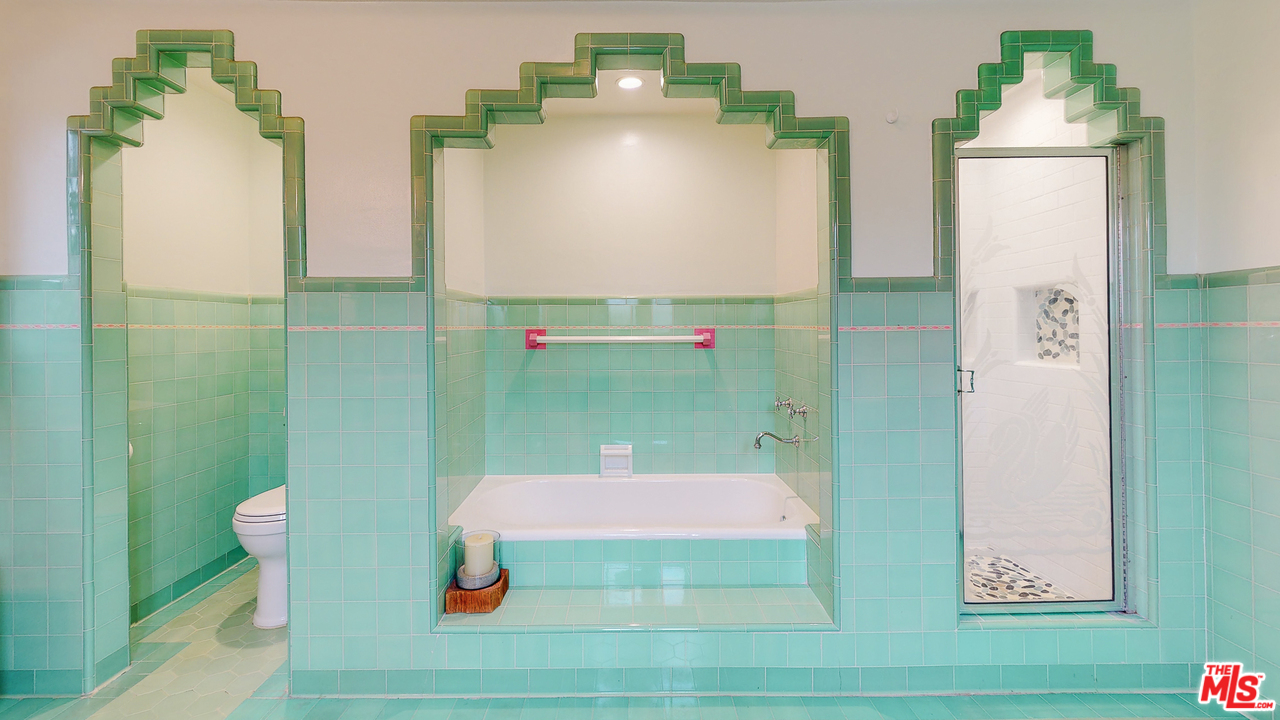 4410 Circle View Boulevard View Park, CA 90043 - Photo 39 of 50