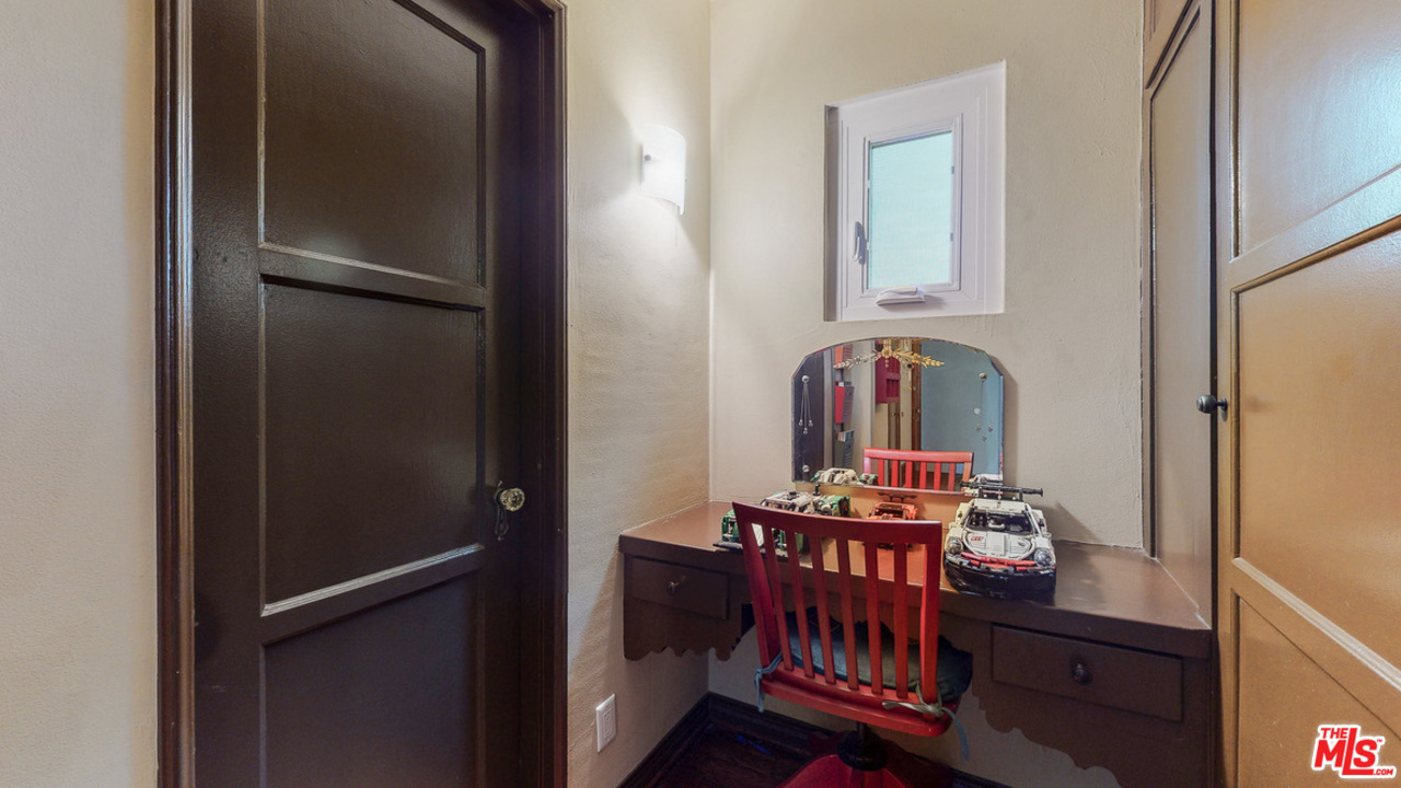 4410 Circle View Boulevard View Park, CA 90043 - Photo 44 of 50