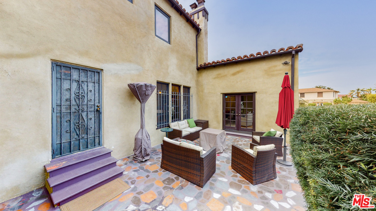 4410 Circle View Boulevard View Park, CA 90043 - Photo 8 of 50