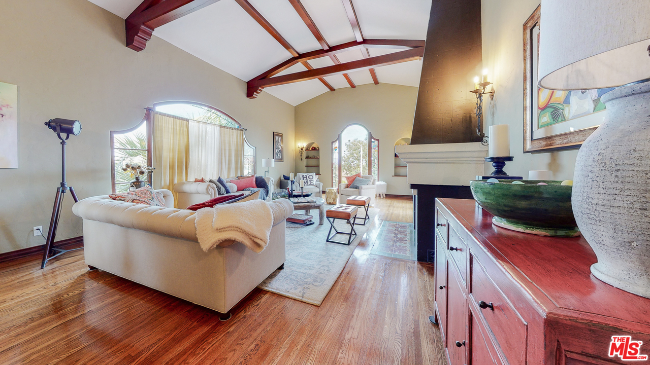 4410 Circle View Boulevard View Park, CA 90043 - Photo 10 of 50