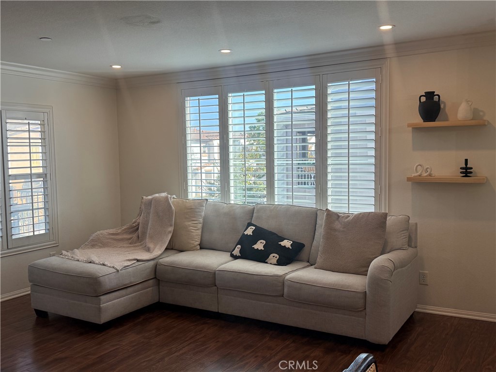 3774 Dunkirk Drive Oxnard, CA 93035 - Photo 5 of 16