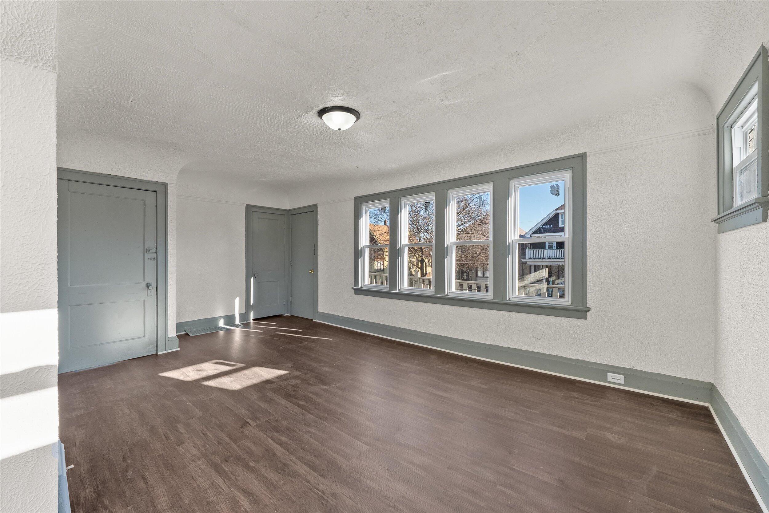 3905 North 13th Street, Unit 3907 Milwaukee, WI 53206 - Photo 16 of 44 16-Upper Living Room