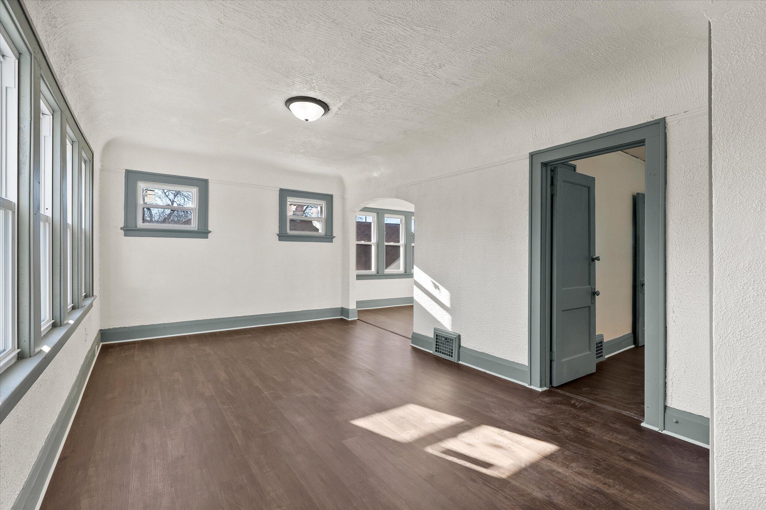3905 North 13th Street, Unit 3907 Milwaukee, WI 53206 - Photo 17 of 44 17-Upper Living Room