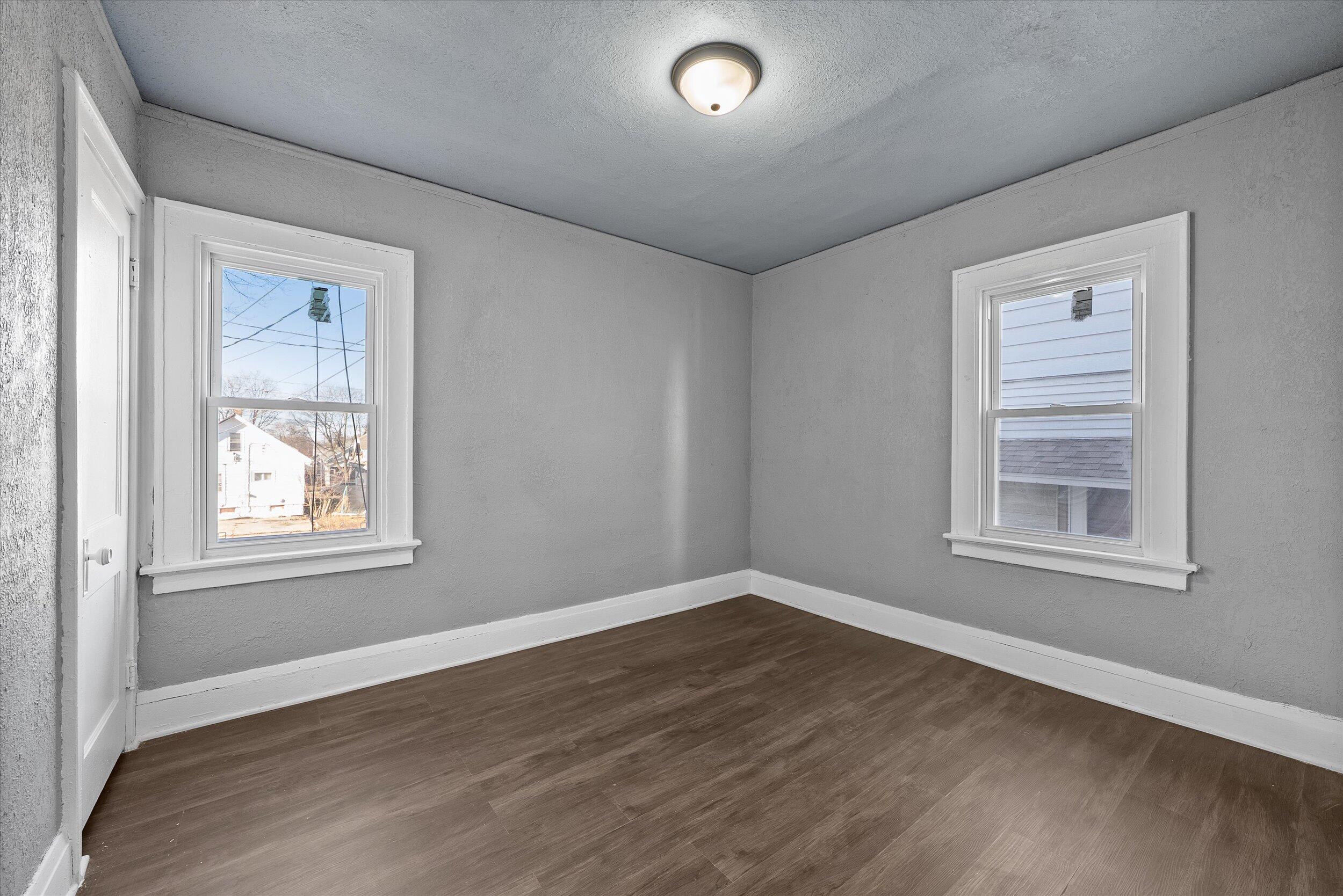 3905 North 13th Street, Unit 3907 Milwaukee, WI 53206 - Photo 10 of 44 10-Lower Bedroom