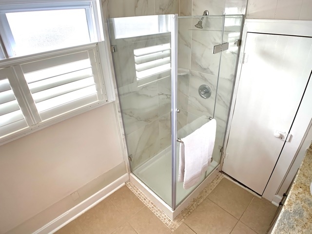 207 West Rose Avenue Foley, AL 36535 - Photo 27 of 34 Upstairs Shower