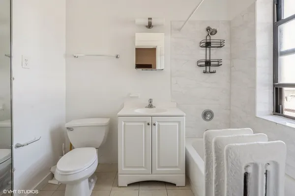 $1,400 | 5618 North Winthrop Avenue, Unit 3R, Chicago, IL 60660