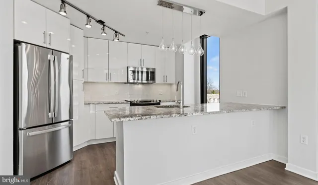 $2,957 | 8300 Wisconsin Avenue, Unit 1B1936, Bethesda, MD 20814