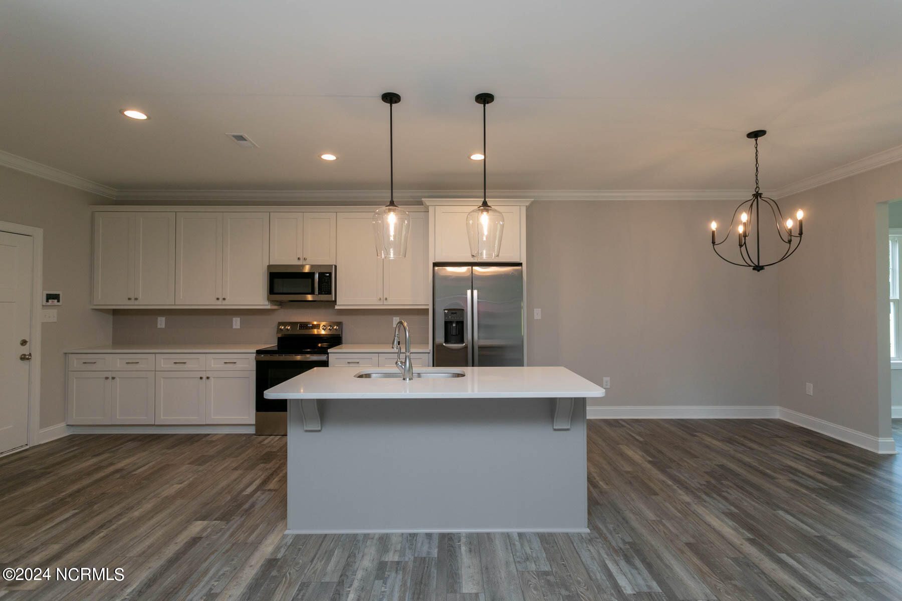 525 North Sycamore Street Aberdeen, NC 28315 - Photo 11 of 43 kitchen-dining1
