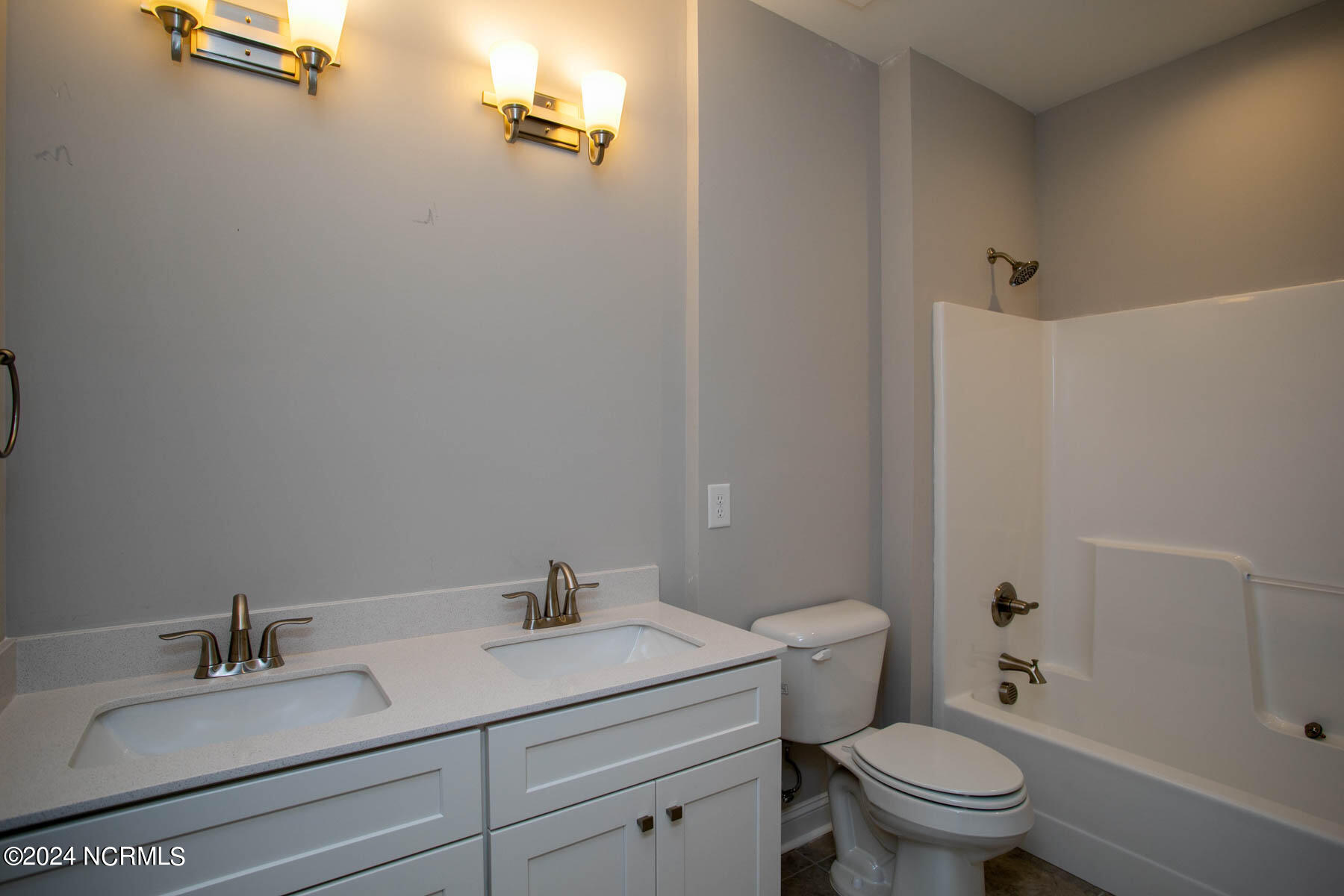 525 North Sycamore Street Aberdeen, NC 28315 - Photo 32 of 43 bathroom2-1