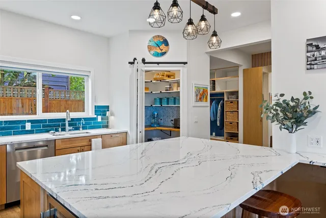 $1,900,000 | 5822 East Green Lake Way North, Seattle, WA 98103