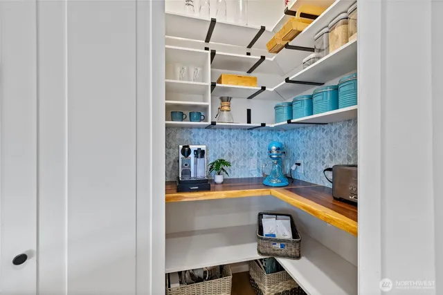 $1,900,000 | 5822 East Green Lake Way North, Seattle, WA 98103