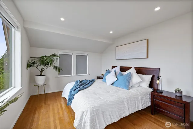 $1,900,000 | 5822 East Green Lake Way North, Seattle, WA 98103