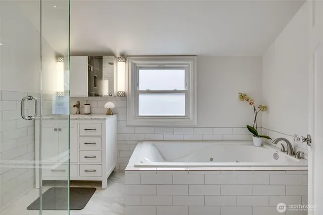 $1,900,000 | 5822 East Green Lake Way North, Seattle, WA 98103